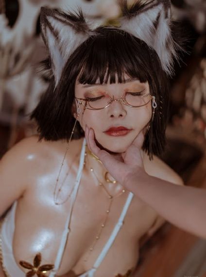 欧美轮奸群奸_720在线手机播放
